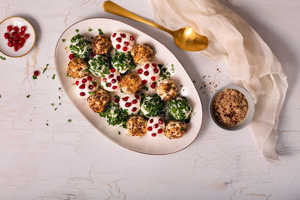 How to Make Healthy Labneh Cheese from Greek Yoghurt.