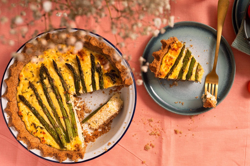 Asparagus and feta cheese tart with wholemeal crust