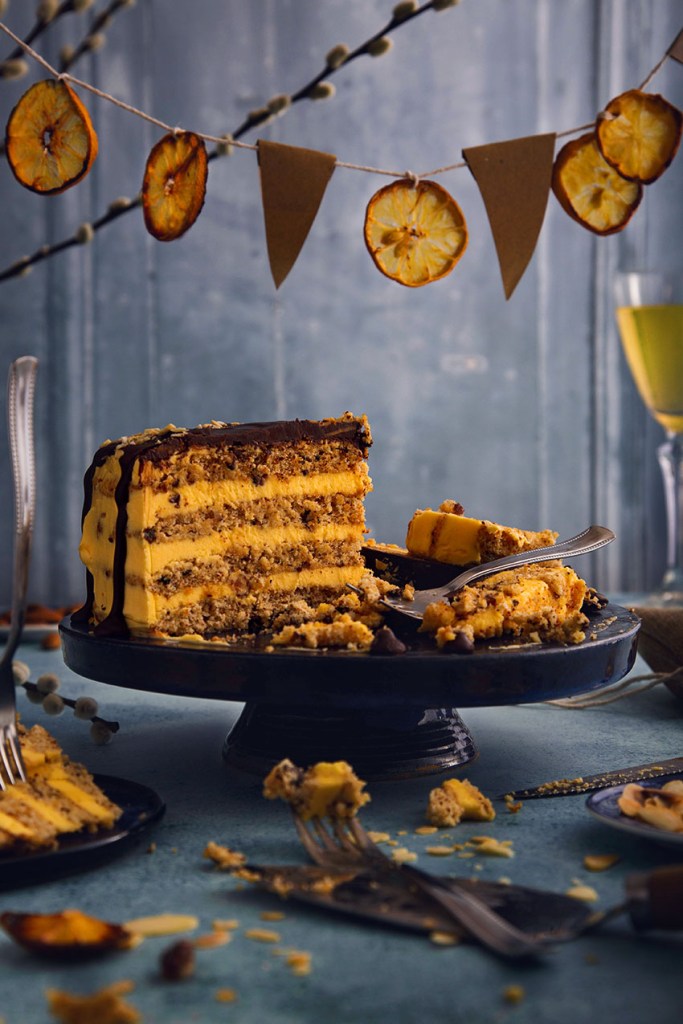 Layered cake-torte with almonds and vanilla cream. 